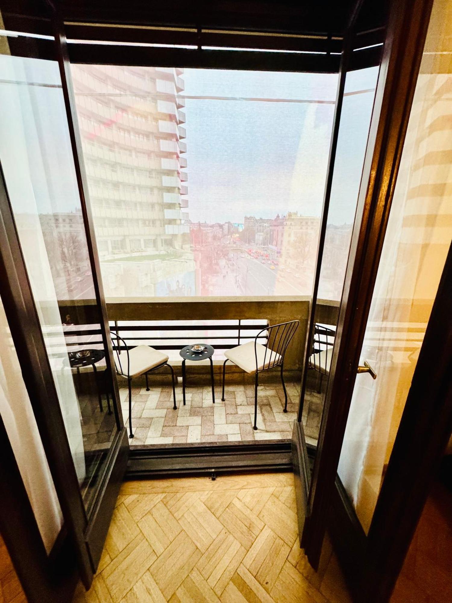 Square * Bucureşti